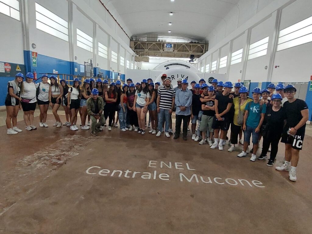 Il Circolo Legambiente Ricadi e l’Istituto “P. Galluppi” di Tropea insieme per la tutela dell’acqua 7 IMG 20250617 WA0081