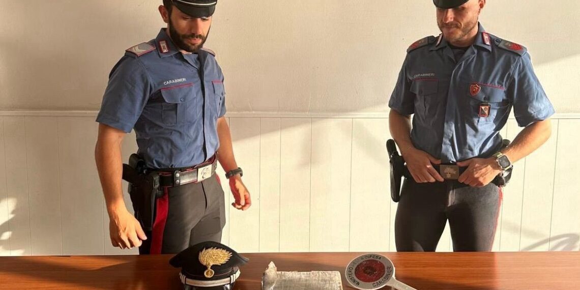 Cocaina e hascisc in viaggio verso la Sicilia: due donne arrestate dai carabinieri