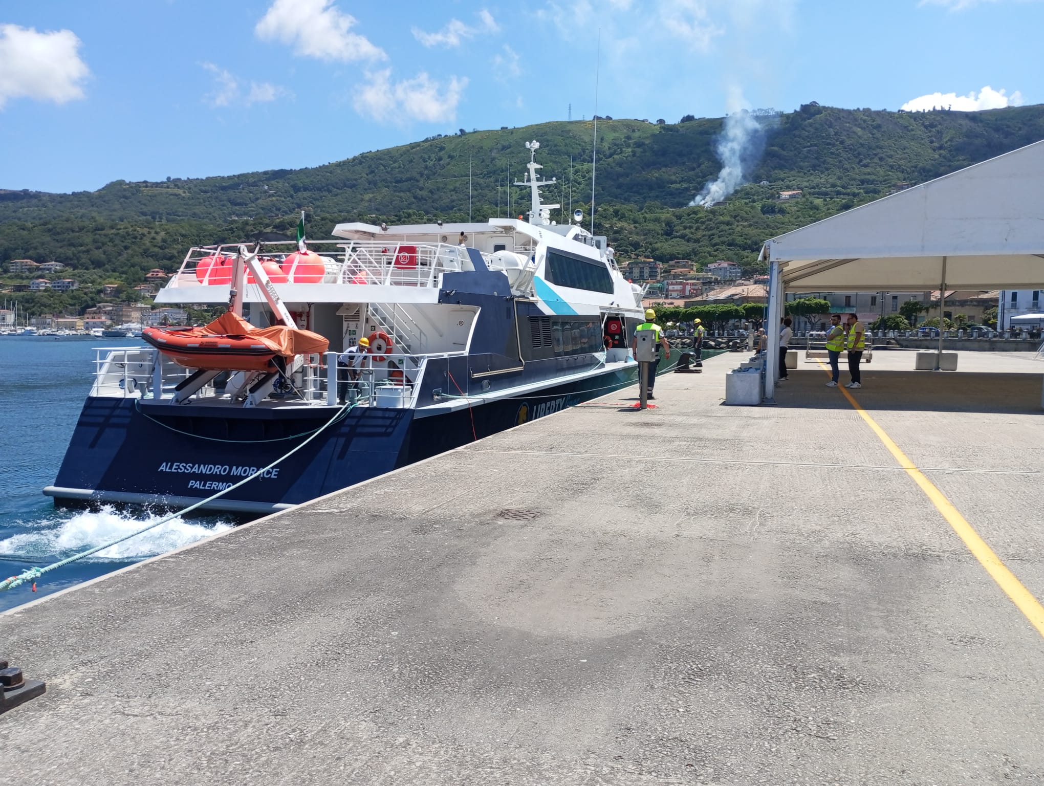 Vibo Marina, riparte la corsa bisettimanale per le Isole Eolie con gli aliscafi 3 WhatsApp Image 2025 06 01 at 13.15.03