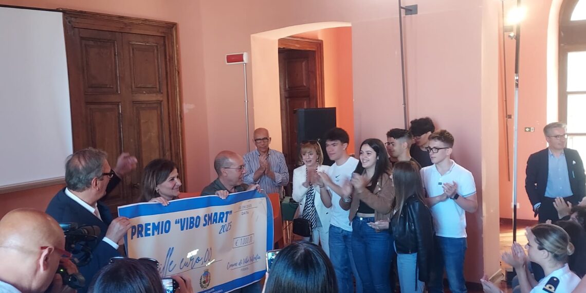 Agli istituti tecnici IIS ITG e ITI e ITE , il Premio Vibo Smart 2025 (VIDEO)