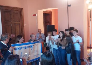 Agli istituti tecnici IIS ITG e ITI e ITE , il Premio Vibo Smart 2025 (VIDEO) 2 Agli istituti tecnici IIS ITG e ITI e ITE , il Premio Vibo Smart 2025 (VIDEO)