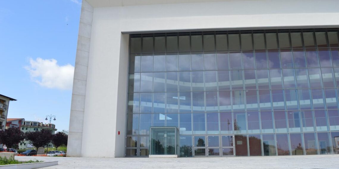 Il teatro a Vibo Valentia tra passato e presente, tra proclami disattesi ed un "cambio di passo... del gambero! 1 Il teatro a Vibo Valentia tra passato e presente, tra proclami disattesi ed un “cambio di passo… del gambero!