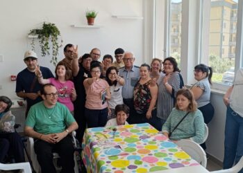 Gli ospiti del Centro diurno per persone con disabilità di Fondazione Città Solidale a lezione di scultura