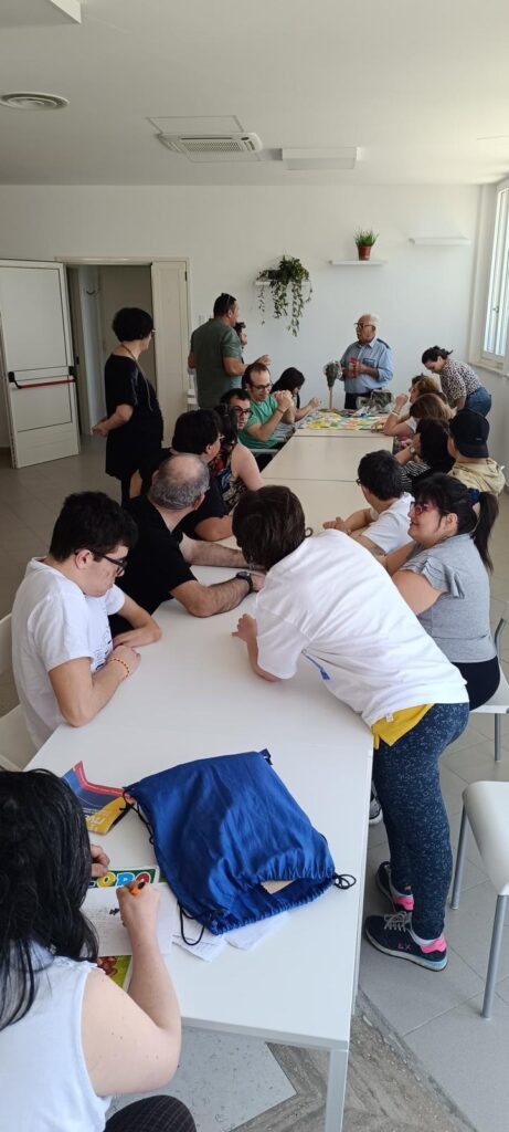 Gli ospiti del Centro diurno per persone con disabilità di Fondazione Città Solidale a lezione di scultura 8 WhatsApp Image 2025 06 11 at 11.01.44