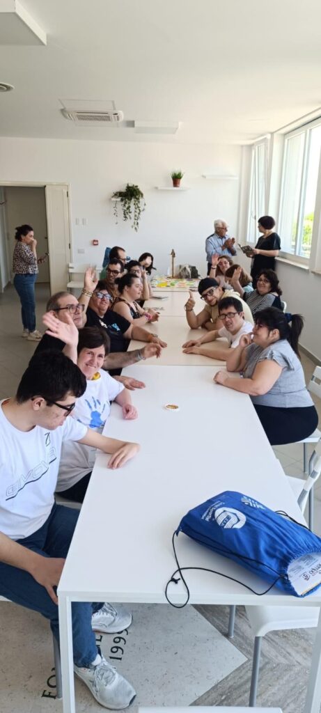 Gli ospiti del Centro diurno per persone con disabilità di Fondazione Città Solidale a lezione di scultura 4 WhatsApp Image 2025 06 11 at 11.01.45