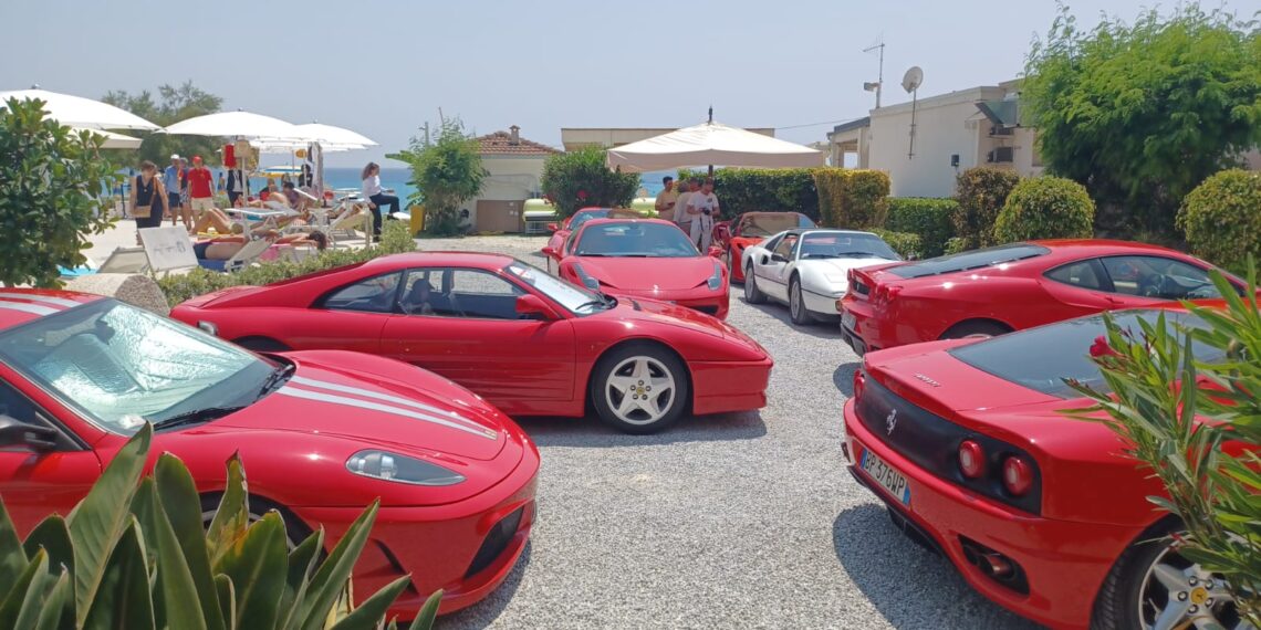 Le mitiche Ferrari nello scenario incantato di Capo Vaticano (VIDEO) 1 Le mitiche Ferrari nello scenario incantato di Capo Vaticano (VIDEO)