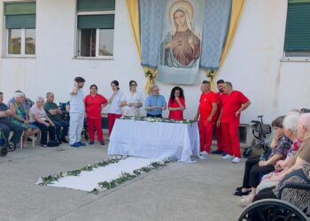Sosta della statua di Sant’Antonio alla Casa Protetta “Mons. Stanizzi” di Cropani Marina per la preghiera degli ammalati