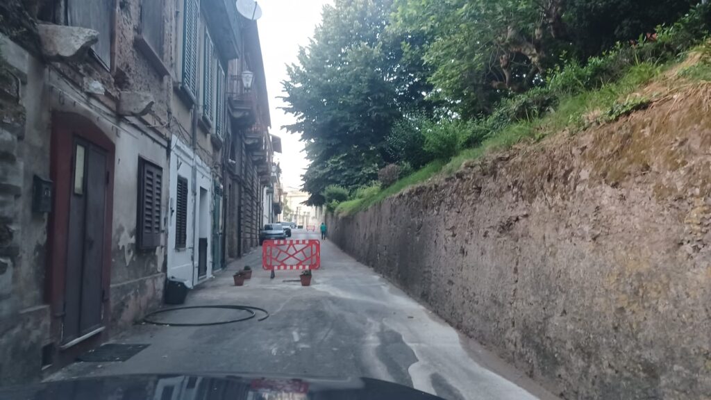 Vibo Valentia, via Vittorio Veneto nel centro storico è chiusa al transito... ma lo scopri solo dopo che l'hai imboccata! 4 WhatsApp Image 2025 06 16 at 20.24.10 1