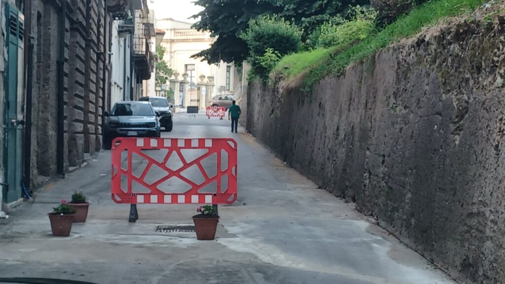 Vibo Valentia, via Vittorio Veneto nel centro storico è chiusa al transito... ma lo scopri solo dopo che l'hai imboccata! 5 WhatsApp Image 2025 06 16 at 20.24.10