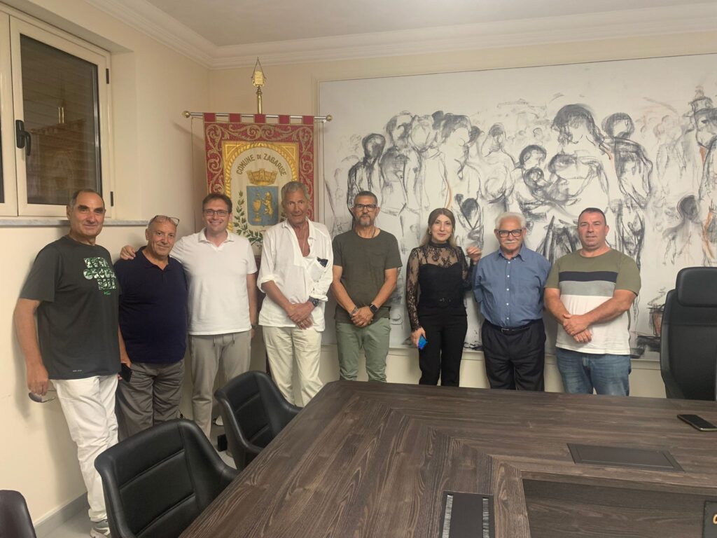 Le bellezze, le opere d'arte e i prodotti tipici di Zagarise entusiasmano il Principe Fulco Ruffo di Calabria 4 WhatsApp Image 2025 06 18 at 14.57.49 1