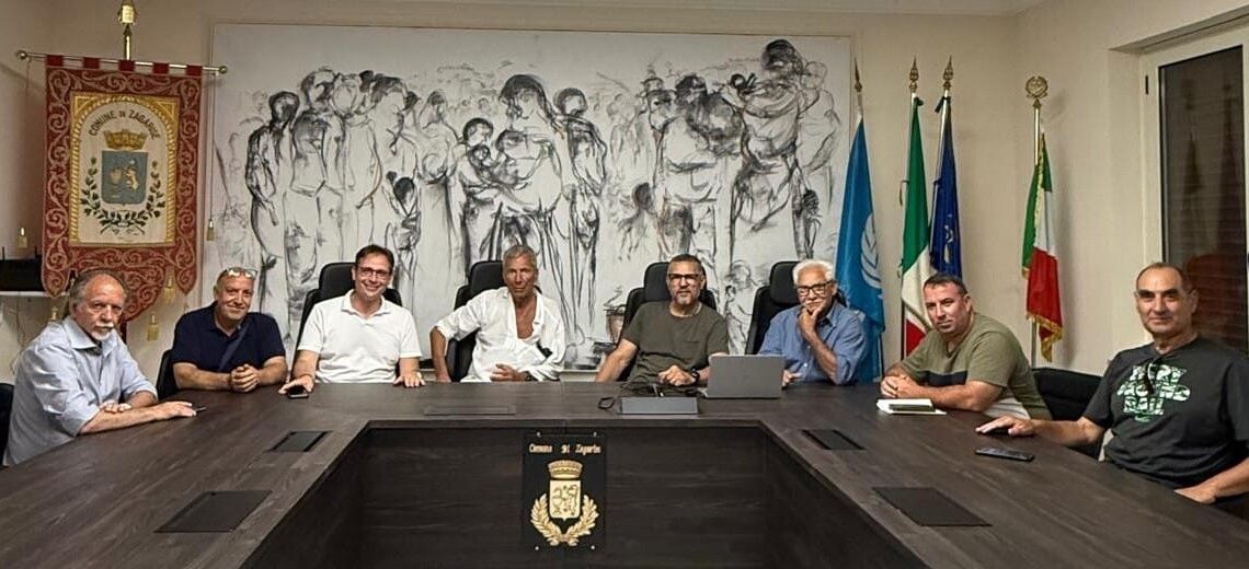 Le bellezze, le opere d’arte e i prodotti tipici di Zagarise entusiasmano il Principe Fulco Ruffo di Calabria