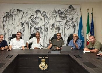 Le bellezze, le opere d’arte e i prodotti tipici di Zagarise entusiasmano il Principe Fulco Ruffo di Calabria