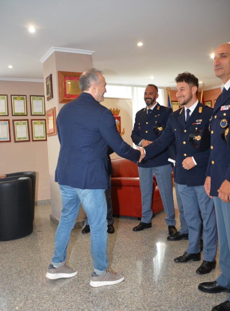 Il questore di Vibo Valentia premia i poliziotti per l’eccellenza nell’addestramento e nella formazione 5 WhatsApp Image 2025 06 19 at 10.47.06 2