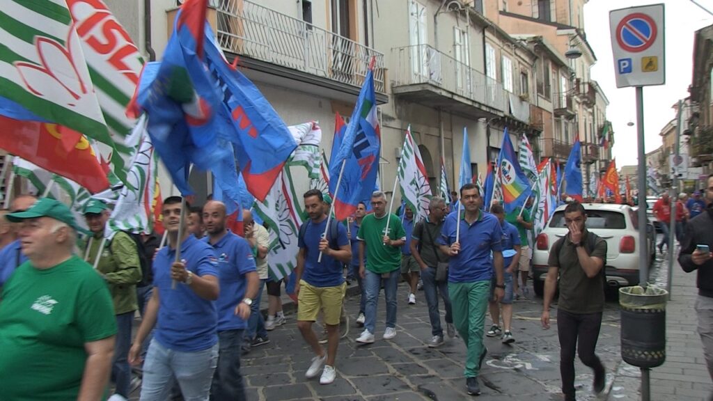 Sciopero dei metalmeccanici, questa mattina a Vibo Valentia il presidio regionale (VIDEO) 3 WhatsApp Image 2025 06 20 at 12.34.43 1
