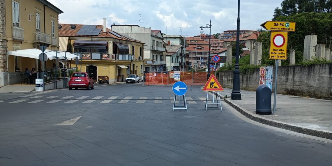 Vibo Valentia, un’altra arteria principale che si chiude al traffico per lavori: l’ingresso di via Alcide De Gasperi