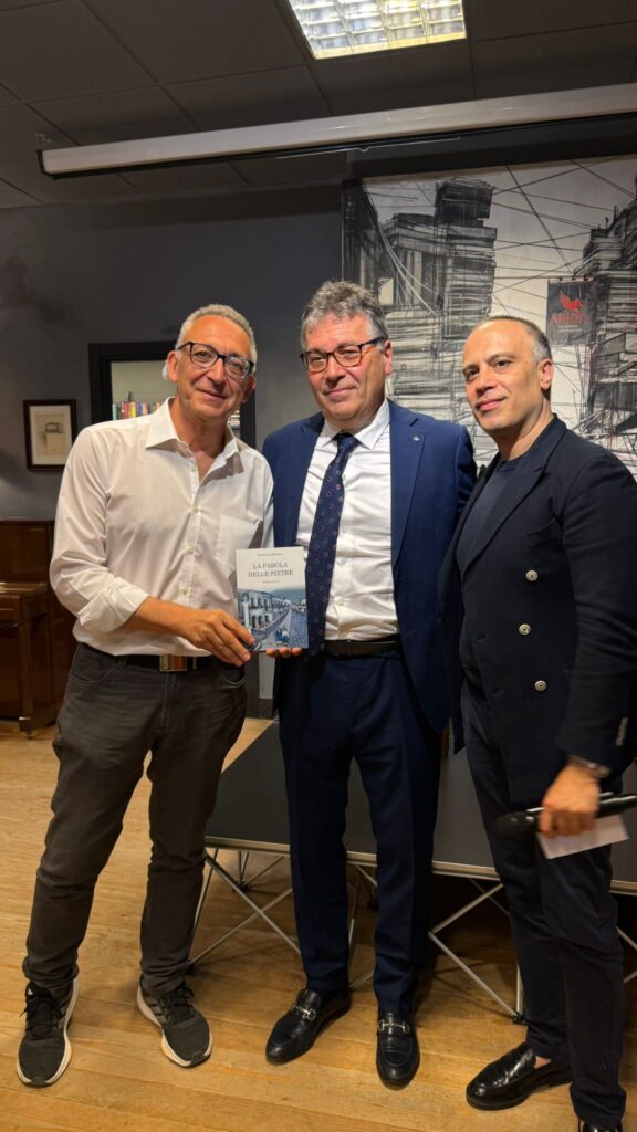 “La Parola delle Pietre” incanta Roma: grande successo e firmacopie da record presso Il Re dei Librai di via Somalia 3 WhatsApp Image 2025 06 22 at 01.57.19