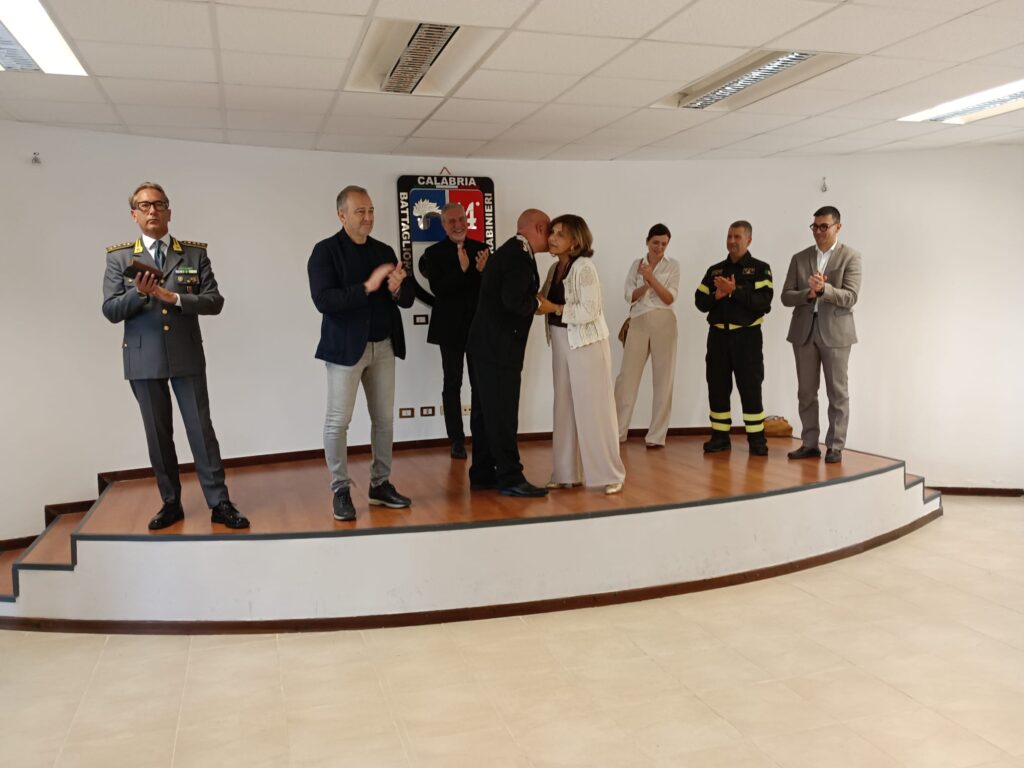 Il saluto del colonnello Luca Toti che lascia il comando provinciale dell'Arma chiamato ad un prestigioso incarico (VIDEO) 4 WhatsApp Image 2025 06 26 at 12.41.58 1