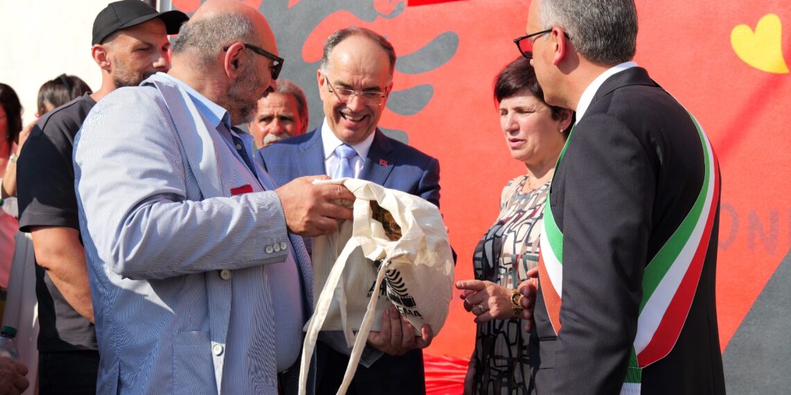 Il Presidente d'Albania Begaj in Calabria. L'interessante visita a Marcedusa 1 Il Presidente d’Albania Begaj in Calabria. L’interessante visita a Marcedusa