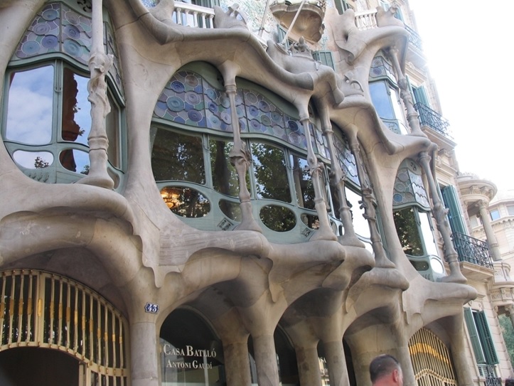 Barcellona: di casa in casa, una passeggiata modernista sulle orme di Gaudí 3 barcellona 2