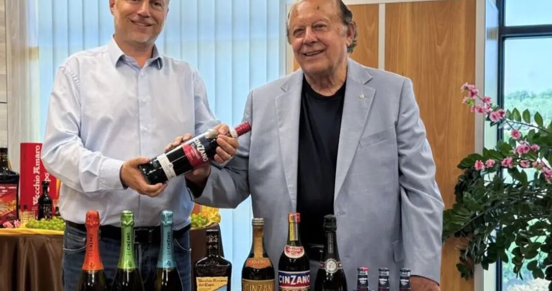 Il marchio storico del vermouth e dello spumante italiano prende casa in Calabria. Caffo compra Cinzano 1 Il marchio storico del vermouth e dello spumante italiano prende casa in Calabria. Caffo compra Cinzano