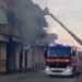 Un incedio partito da un camion posteggiato ha quasi distrutto una palazzina