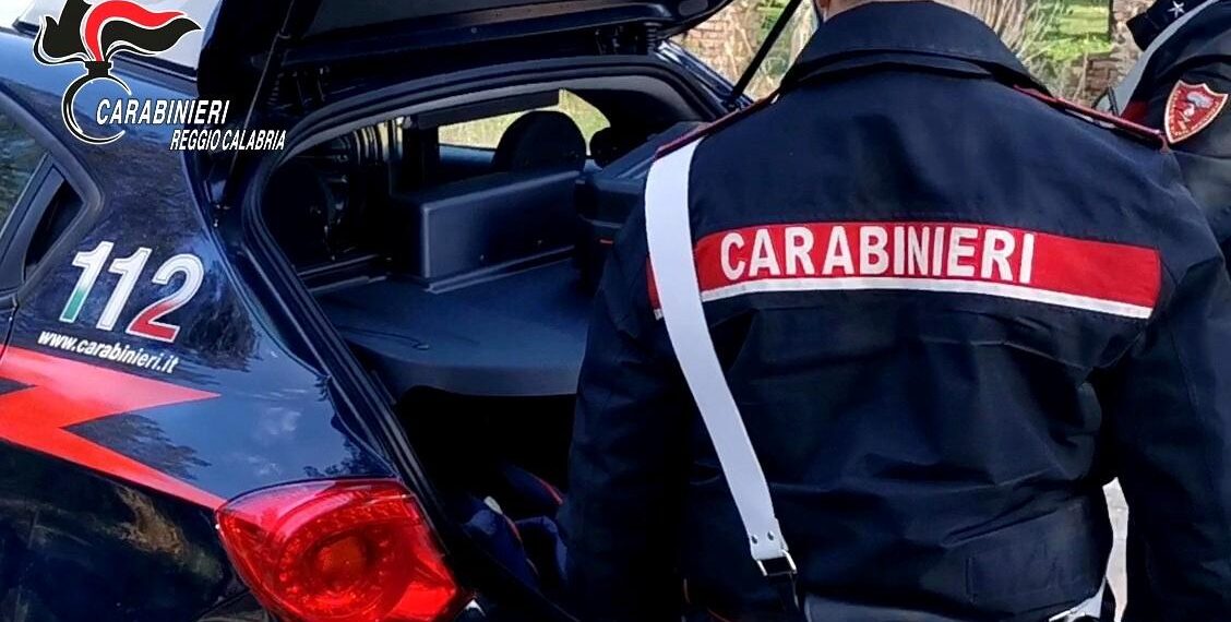 I Carabinieri, durante la perquisizione di un'auto trovano una colt e 10 cartucce (VIDEO) 1 I Carabinieri arrestano un uomo per detenzione abusiva di armi e munizioni