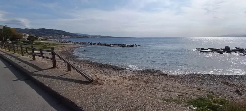 denuncia degrado lungomare Gallico 8
