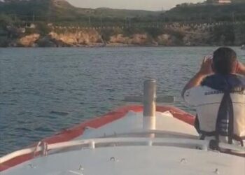 La Guardia Costiera soccorre quattro persone al largo di Briatico