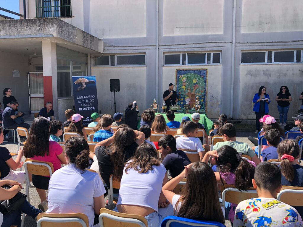 Calabria: 710 chili di plastica e rifiuti raccolti e oltre 80 studenti coinvolti 3 pfg3