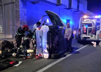 Smart bianca di ribalta a Pizzo, ferita una giovane