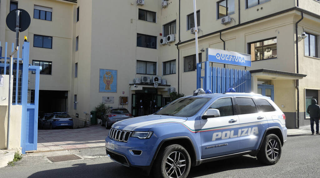 Pestaggio su lungomare Crotone, Dacur ai tre diciannovenni indagati 1 Pestaggio su lungomare Crotone, Dacur ai tre diciannovenni indagati