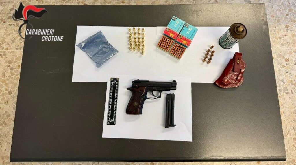 Arma clandestina nella casa a mare, un arresto a Cirò Marina 1 Arma clandestina nella casa a mare, un arresto a Cirò Marina