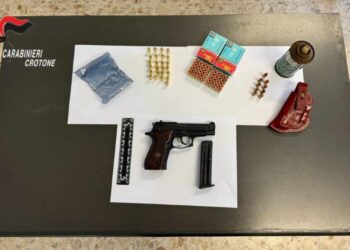 Arma clandestina nella casa a mare, un arresto a Cirò Marina