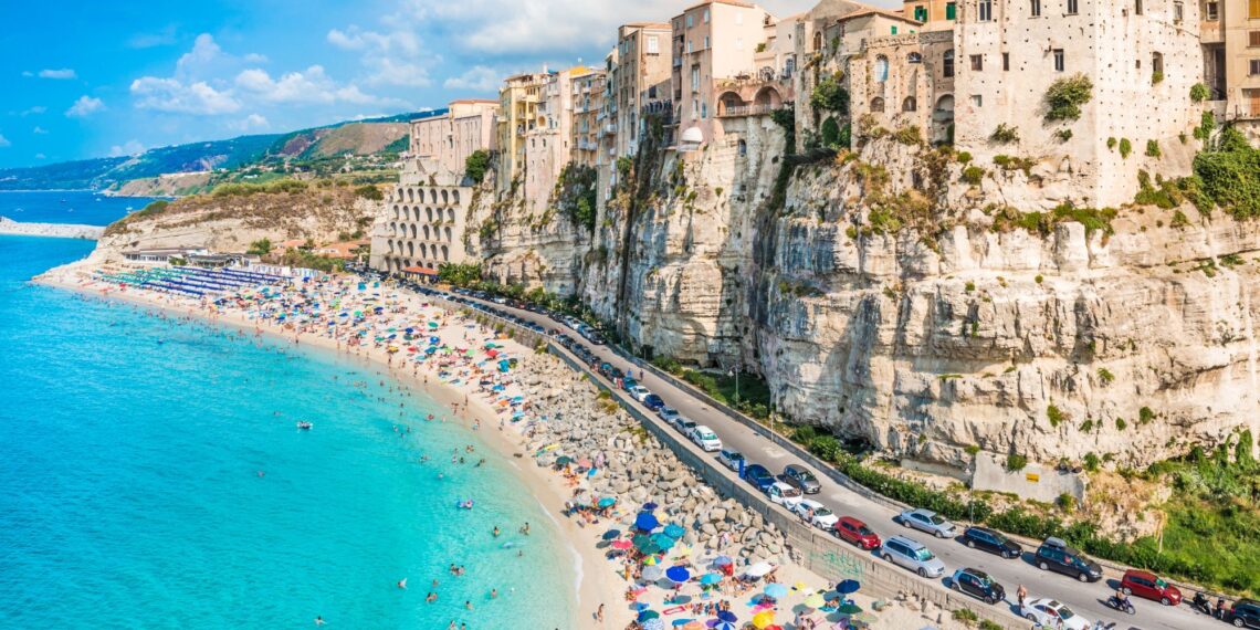 Turismo: nel 1° quadrimestre 2025 +10,1% presenze in Calabria, boom stranieri con +50,1% 1 Turismo: nel 1° quadrimestre 2025 +10,1% presenze in Calabria, boom stranieri con +50,1%