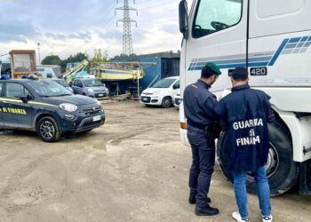 Sequestrati dalla Guardia di Finanza 16 automezzi pesanti nei confronti di una società lametina