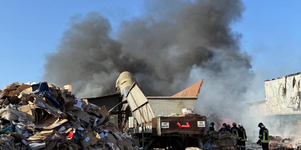 L'Arpacal valuta l'impatto ambientale a Lamezia Terme dopo l'incendio nell'impianto di Ecologia Oggi 1 L’Arpacal valuta l’impatto ambientale a Lamezia Terme dopo l’incendio nell’impianto di Ecologia Oggi