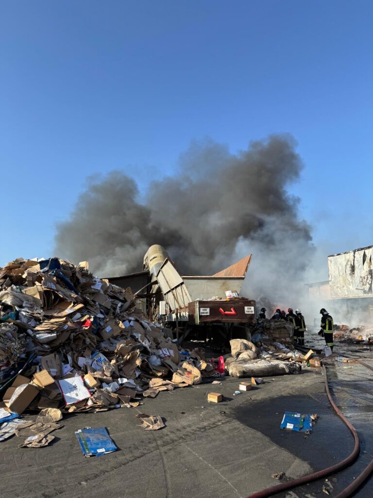 L'Arpacal valuta l'impatto ambientale a Lamezia Terme dopo l'incendio nell'impianto di Ecologia Oggi 3 33e35325 e5b4 477d bffe edd8864d118e