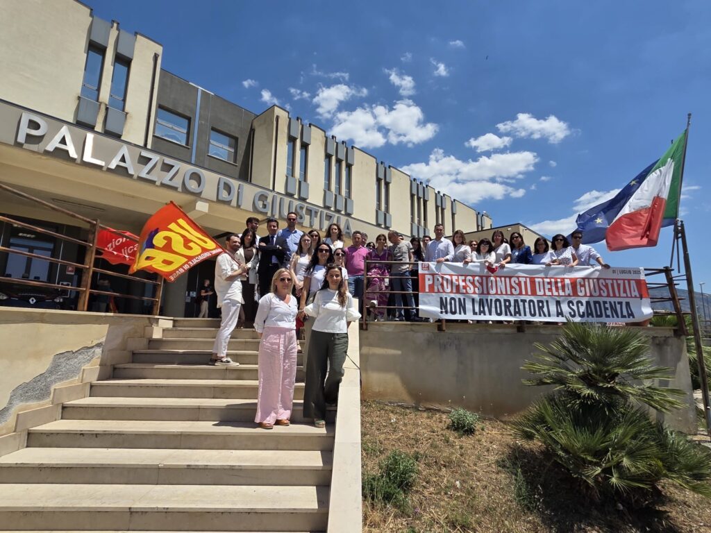 Precari della Giustizia, continua anche in Calabria la mobilitazione per chiedere la stabilizzazione 5 514363056 1133458708808286 8572829531061834585 n