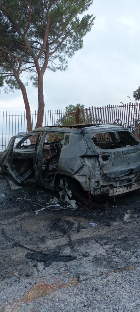 Distrutta dalle fiamme l'auto del sindaco di San Nicola Arcella 3 518328802 2189633068175017 6053516560515725967 n
