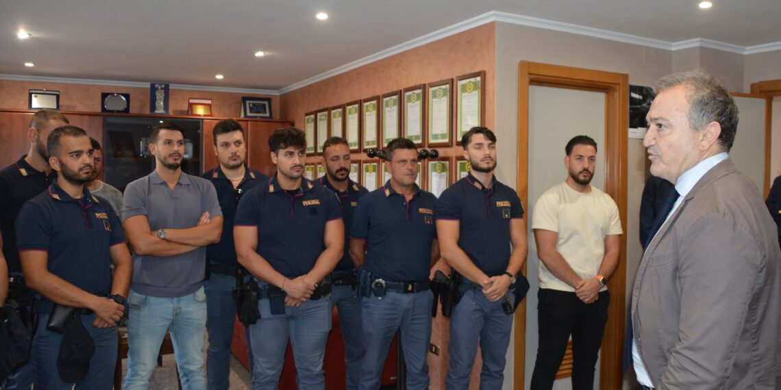 Il Vibonese nella morsa degli incendi, il Questore si è complimentato con gli agenti della Mobile e della Volante