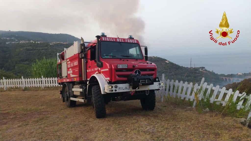Il Vibonese avvolto dalle fiamme, ieri una giornata difficile per i Vigili del Fuoco (VIDEO e foto) 7 7 v