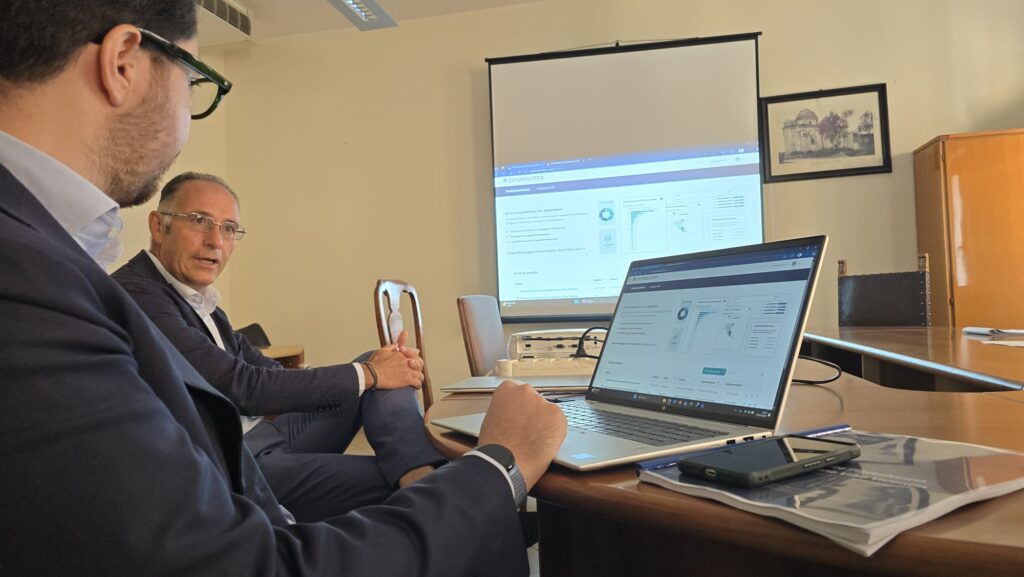 Vibo Valentia diventa il primo comune italiano a monitorare in tempo reale impatti delle politiche e spesa pubblica 5 Open economics analisi dati con i dirigenti 1