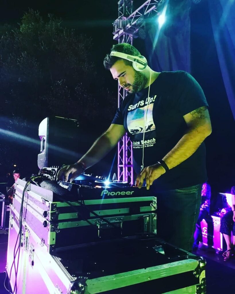 Vibo Marina richiamo d'estate: dopo il teatro arrivano i DJ set in Piazza Satriani 4 WhatsApp Image 2025 07 13 at 17.09.46