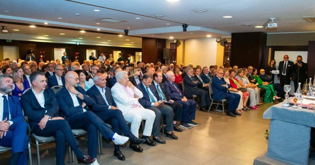 Passaggio delle consegne al Rotary Club di Rende 4 WhatsApp Image 2025 07 14 at 11.25.39