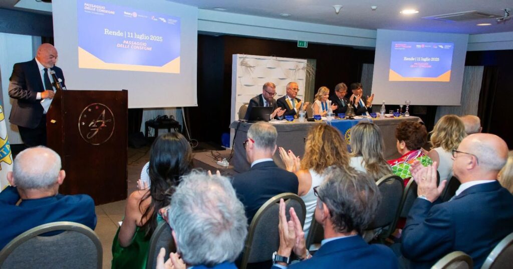 Passaggio delle consegne al Rotary Club di Rende 3 WhatsApp Image 2025 07 14 at 11.25.40