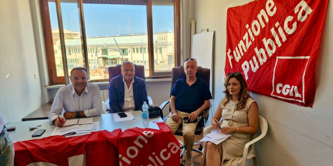 ASP Vibo Valentia, la Cgil rinnova ai commissari la richiesta di un incontro e avverte: "Nessun esubero" 1 ASP Vibo Valentia, la Cgil rinnova ai commissari la richiesta di un incontro e avverte: “Nessun esubero”