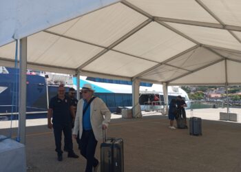 Oliver Stone sbarca nel Porto di Vibo Marina, che si conferma scalo privilegiato dai turisti di ritorno dalle Eolie