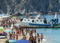 Approdo d’emergenza sulla spiaggia di Capo Vaticano per un motopeschereccio in avaria (VIDEO)