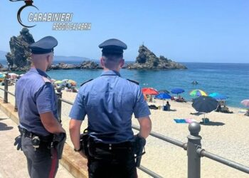 Due Carabinieri salvano due bambine che stavano annegando (VIDEO)