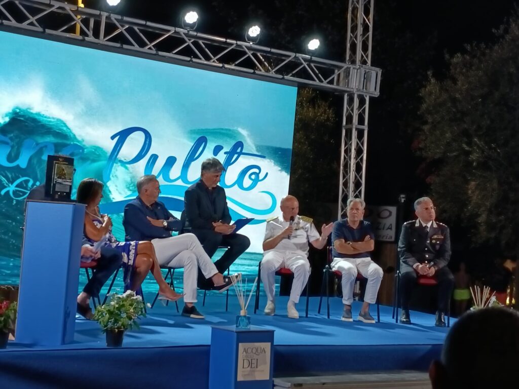 Al Comune di Parghelia il Premio Mare Pulito Bruno Giordano 2025 (VIDEO) 3 WhatsApp Image 2025 07 29 at 15.13.45